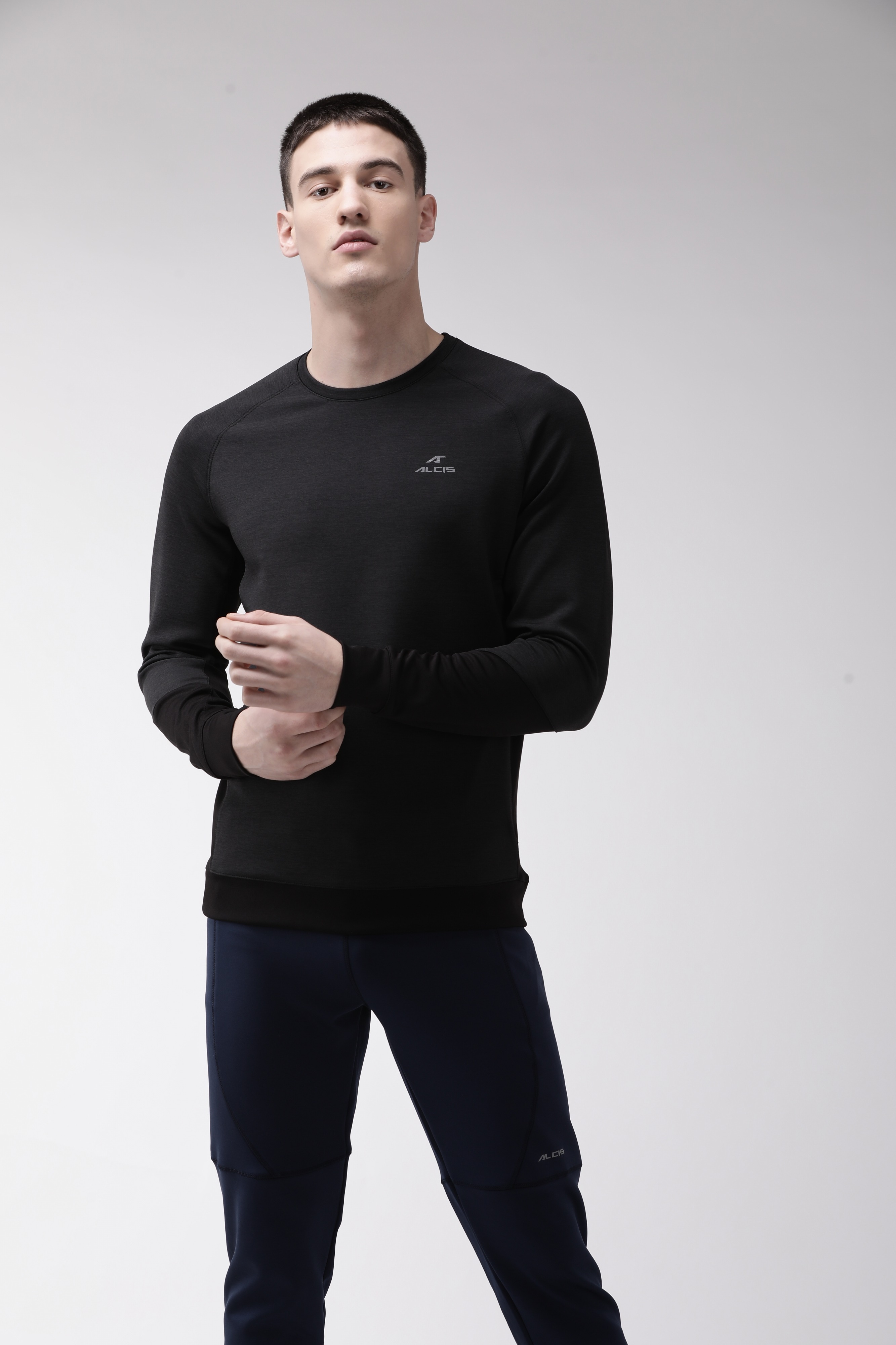 Alcis Men Black Solid Training Sweatshirt (2)