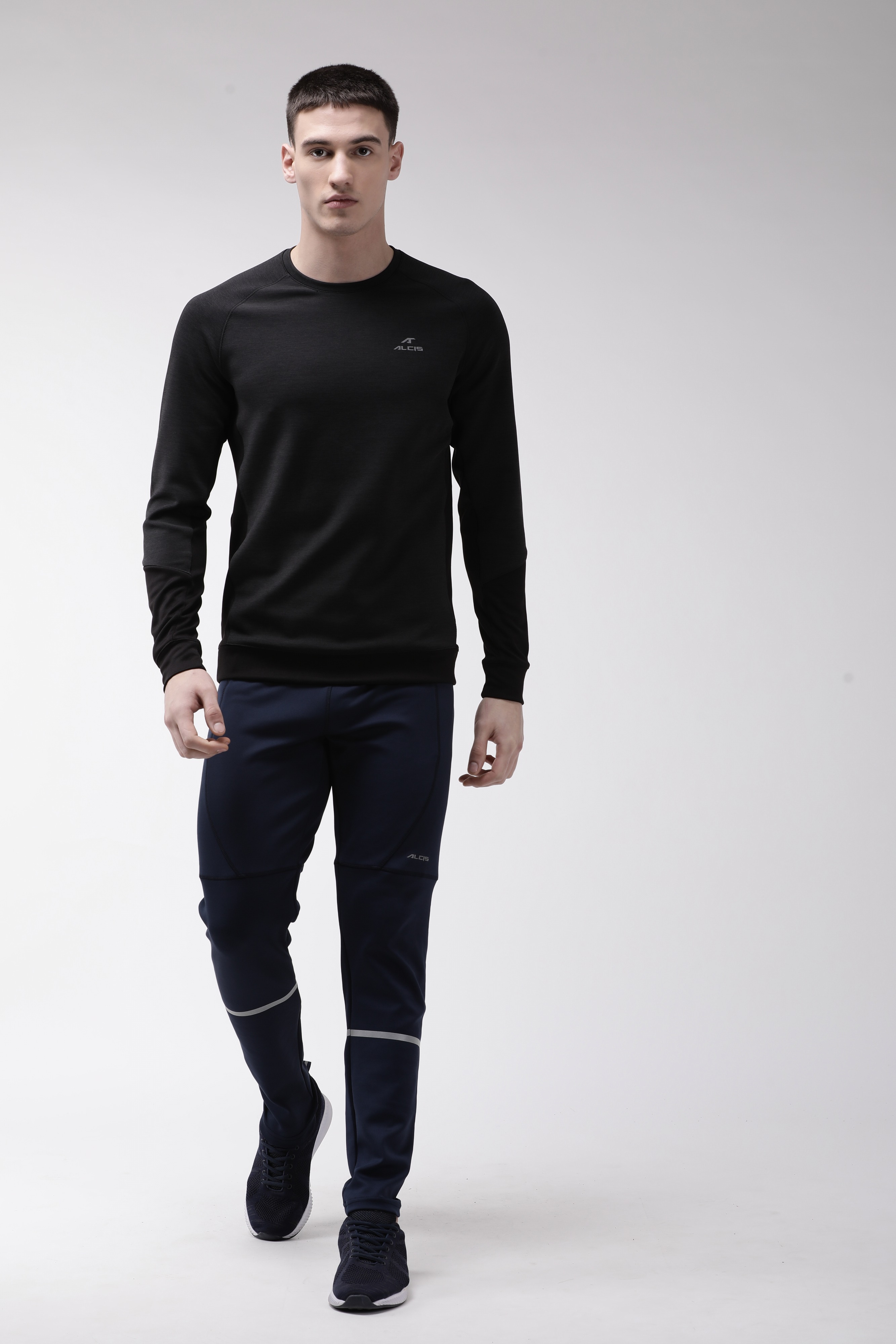 Men Black Solid Training Sweatshirt