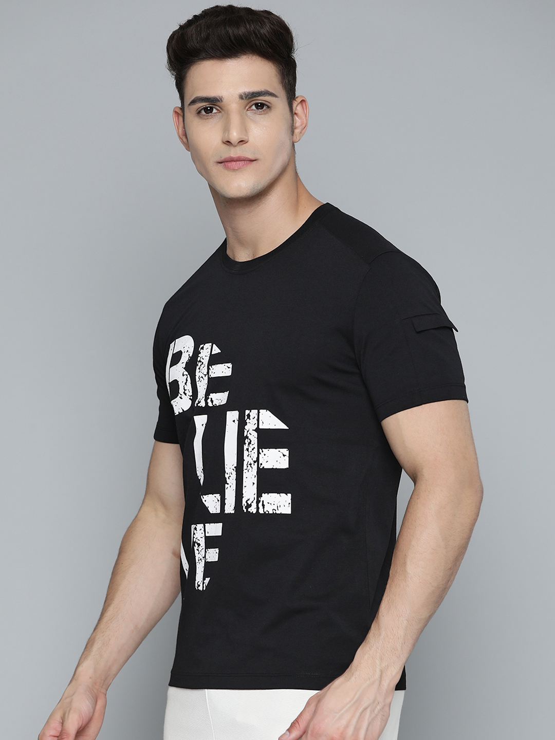 Alcis Men Black & White Typography Printed T-shirt (2)