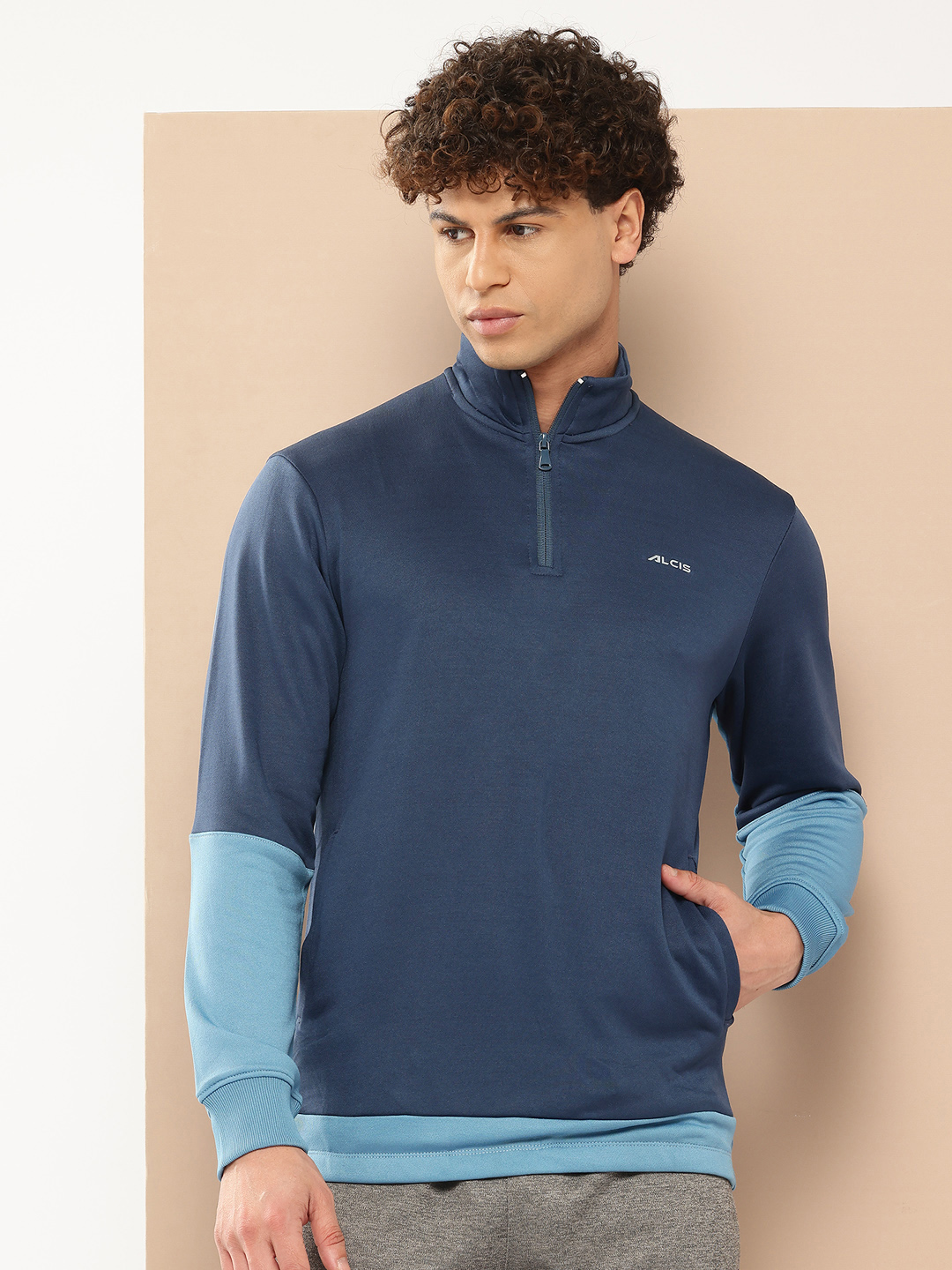 Men Blue Solid Sweatshirt