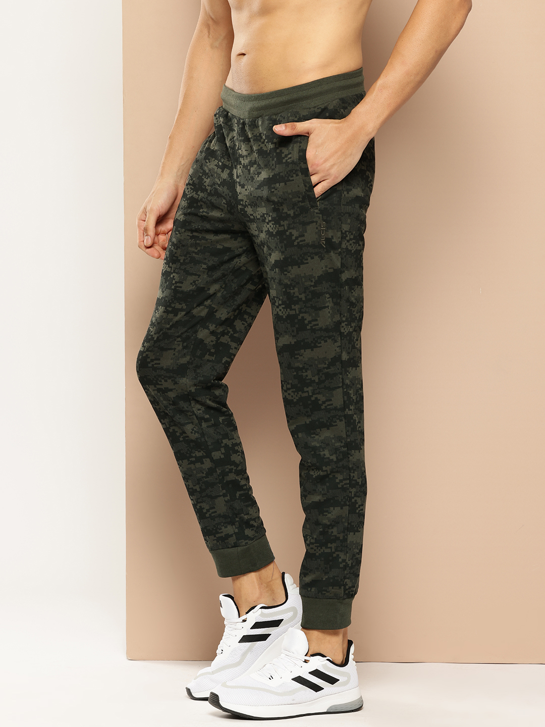 Alcis Men Camouflage Printed Soft Touch Slim-Fit Sports Joggers (2)
