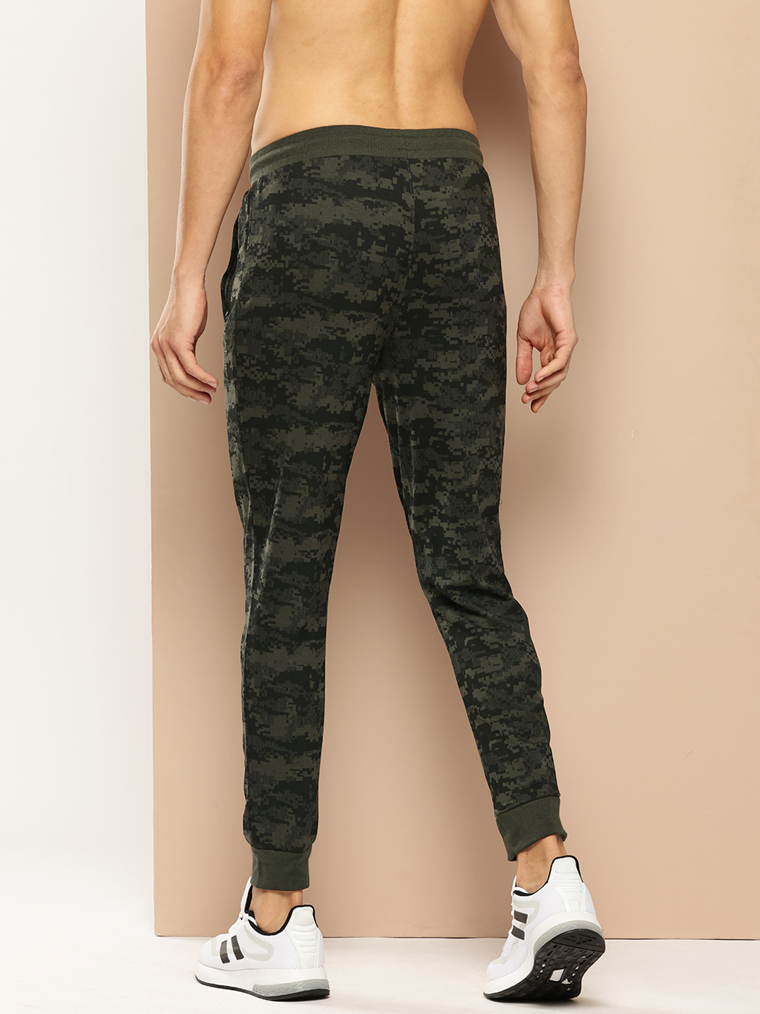 Alcis Men Camouflage Printed Soft Touch Slim-Fit Sports Joggers (3)