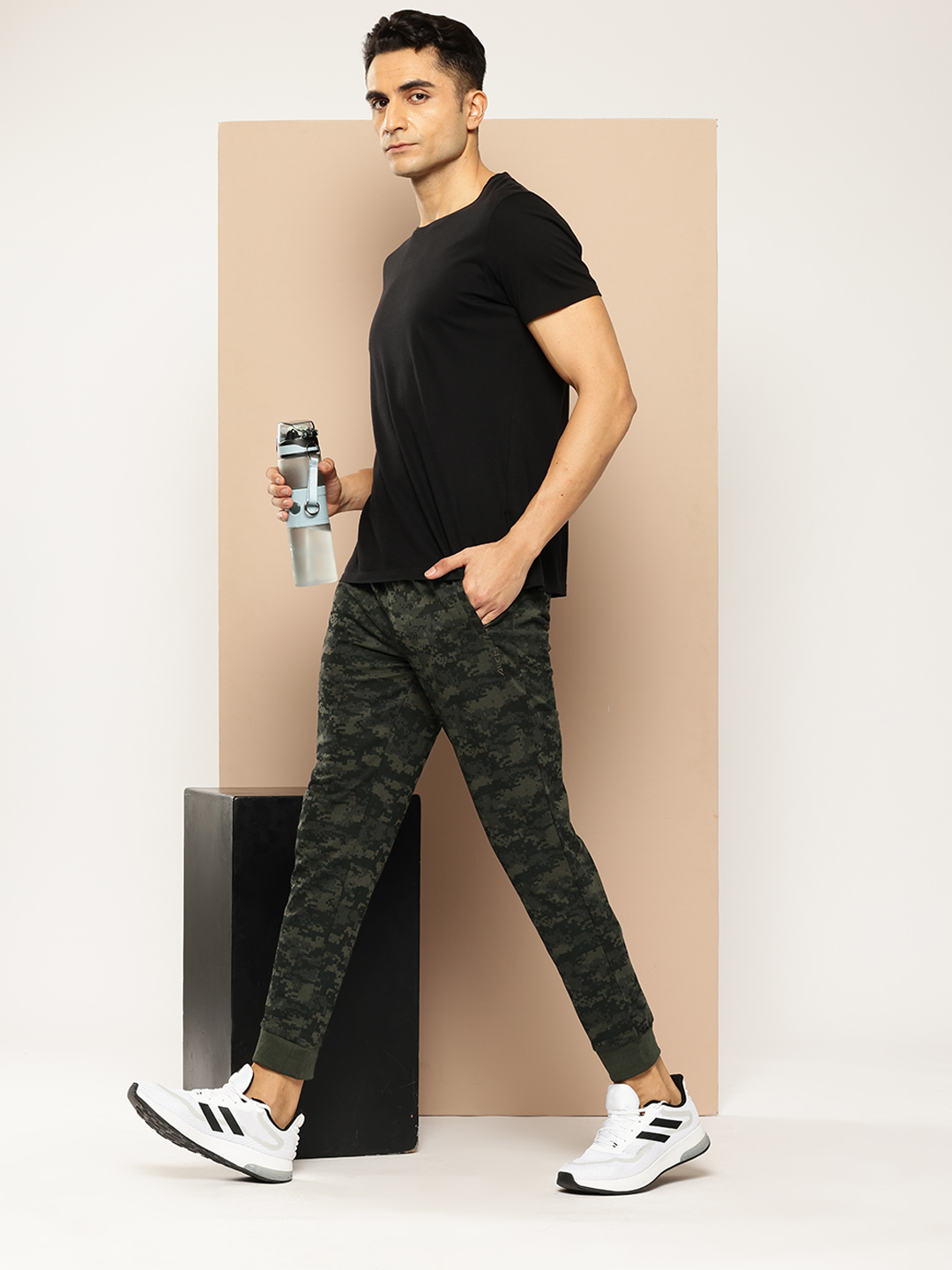Alcis Men Camouflage Printed Soft Touch Slim-Fit Sports Joggers (4)
