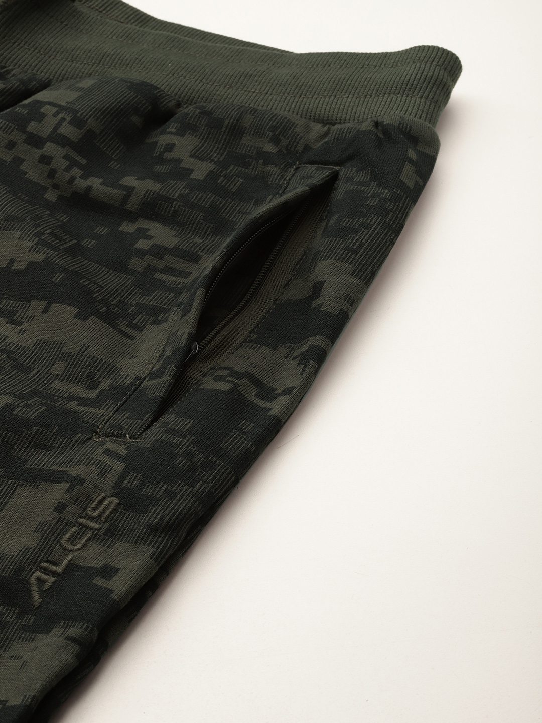 Alcis Men Camouflage Printed Soft Touch Slim-Fit Sports Joggers (6)