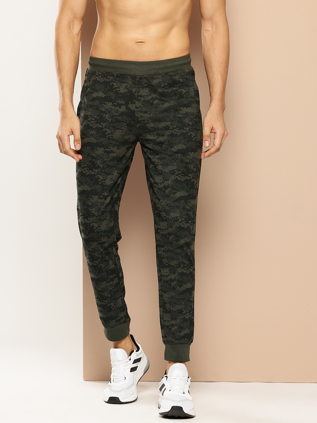 Men Camouflage Printed Soft Touch Slim-Fit Sports Joggers