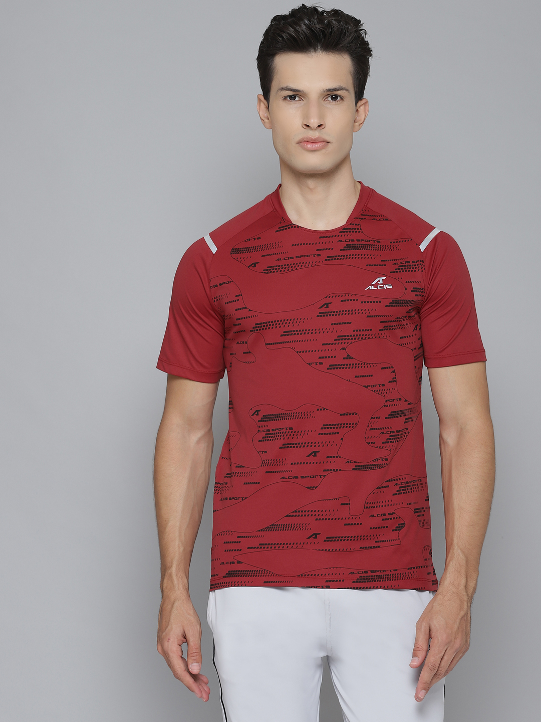 Men Maroon & Black Printed Round Neck Training T-shirt