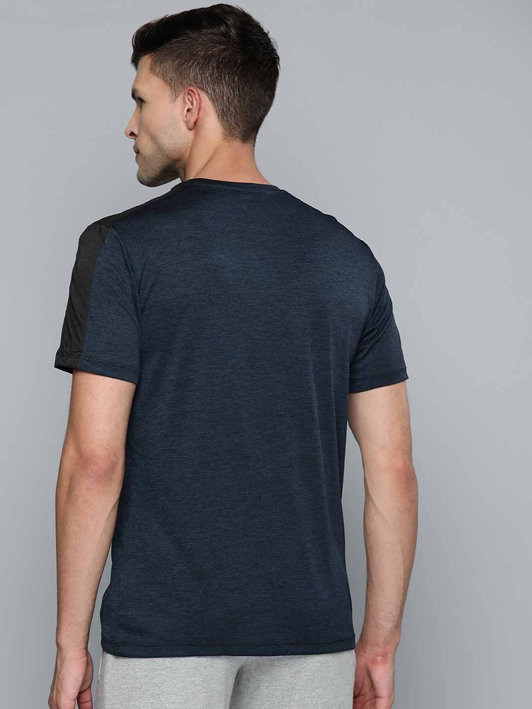 Alcis Men Navy Blue Solid Slim Fit T-shirt (3)