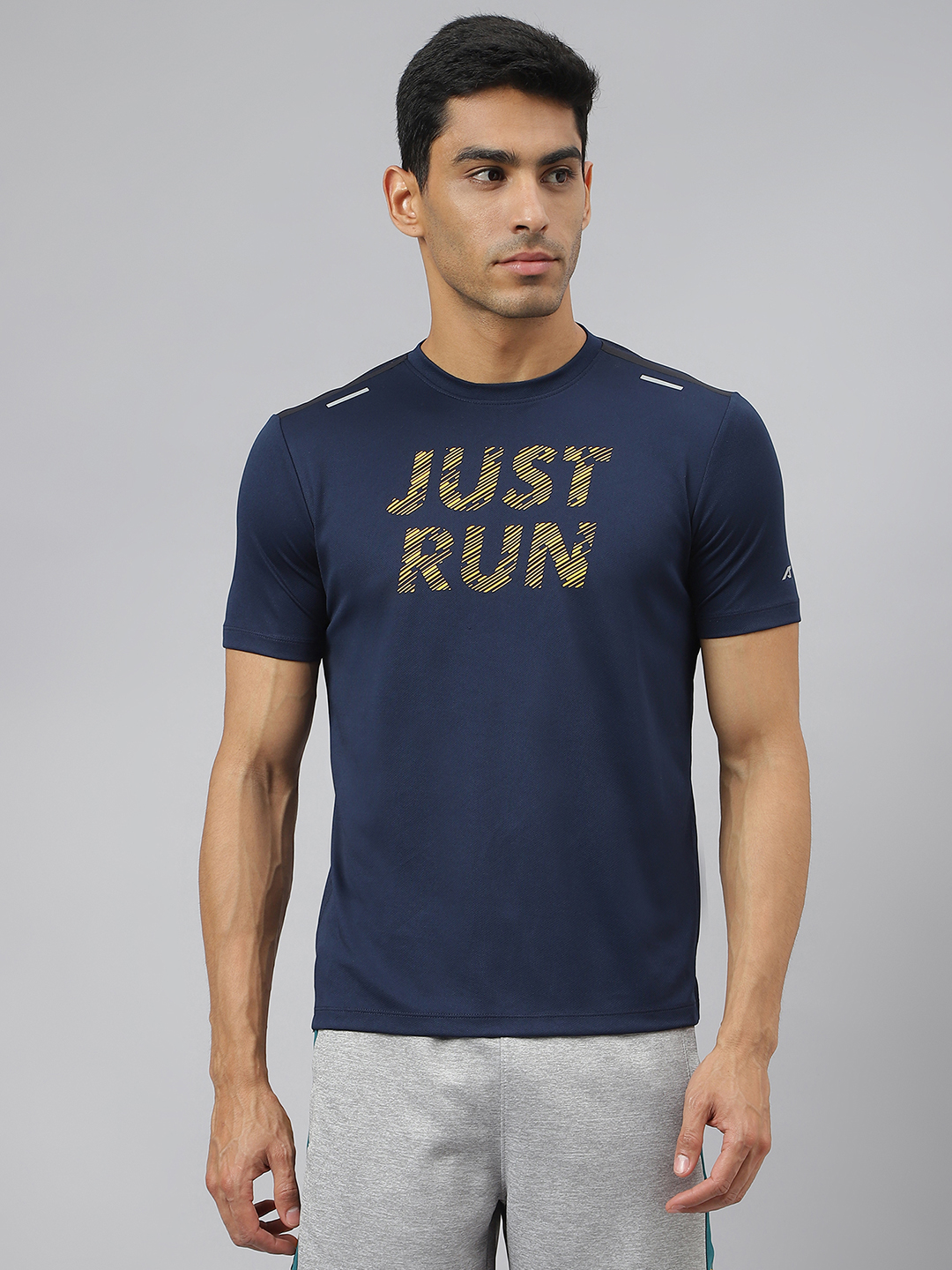 Alcis Men Next Mile Printed Anti-Static Slim-Fit Round Neck Running T-Shirt