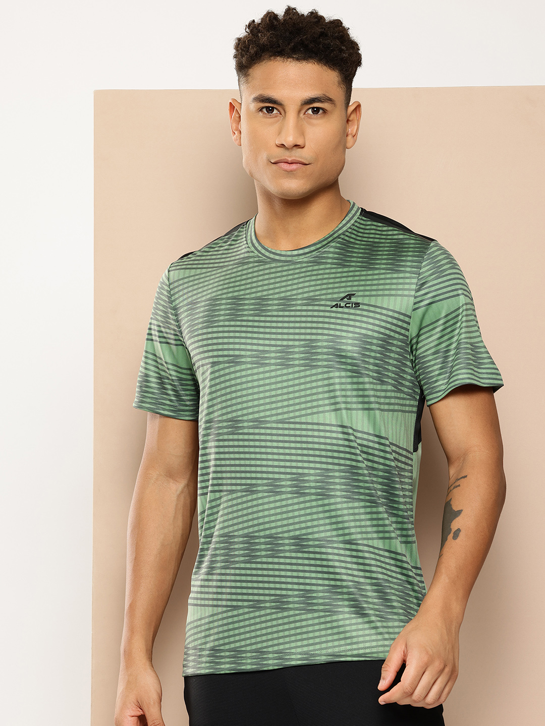 Men Printed Slim Fit Sports T-shirt