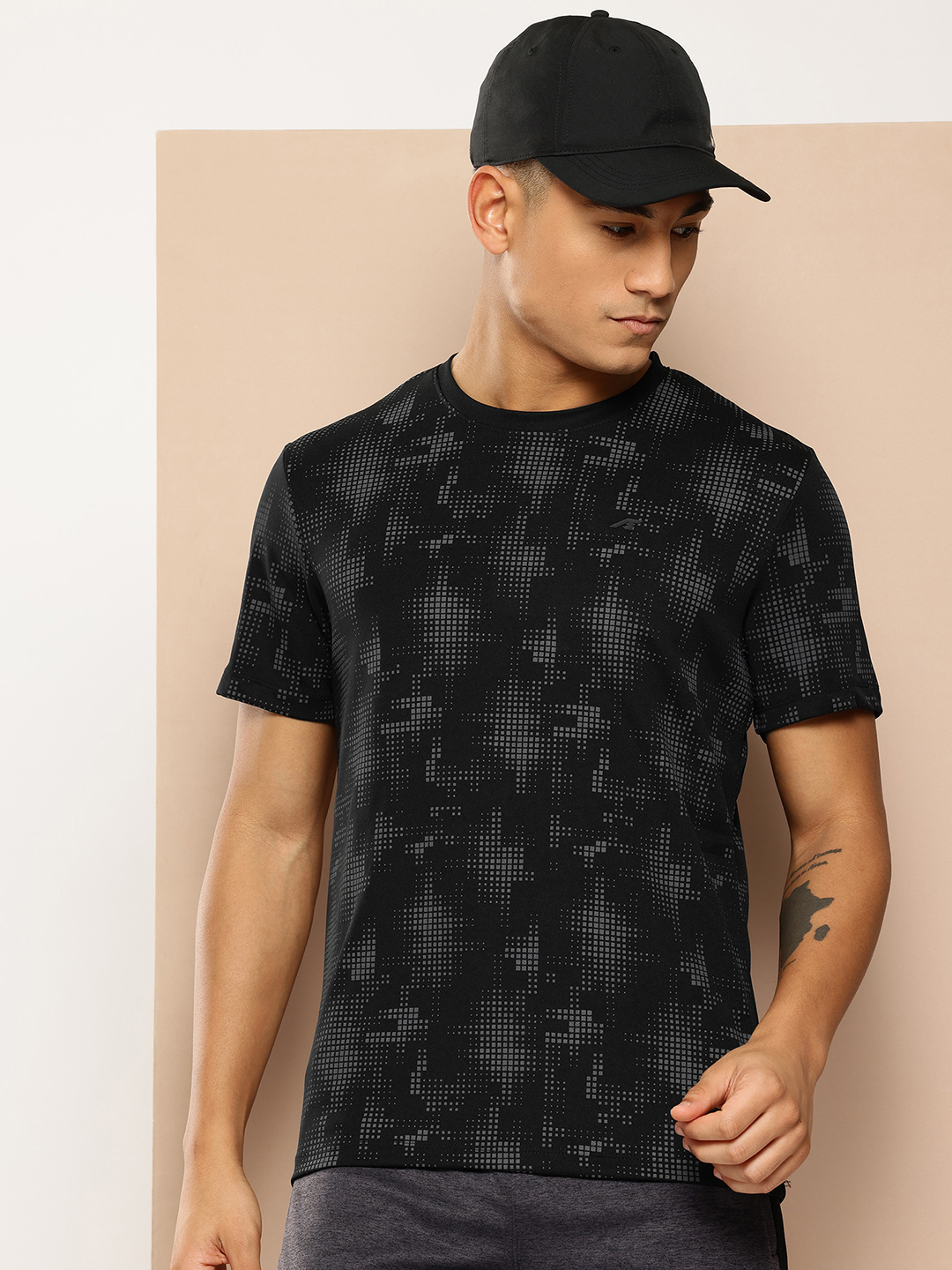 Men Printed Slim Fit Sports T-shirt