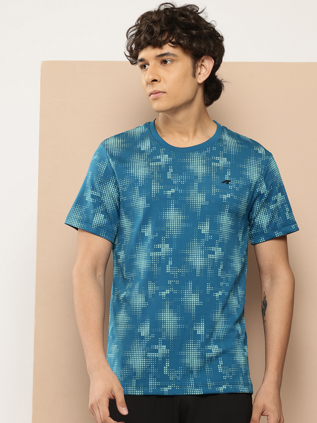 Men Printed Slim Fit T-shirt