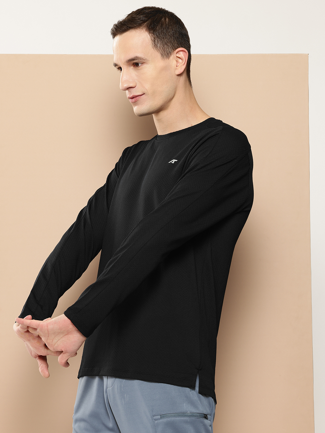 Alcis Solid Slim Fit T-shirt (2)