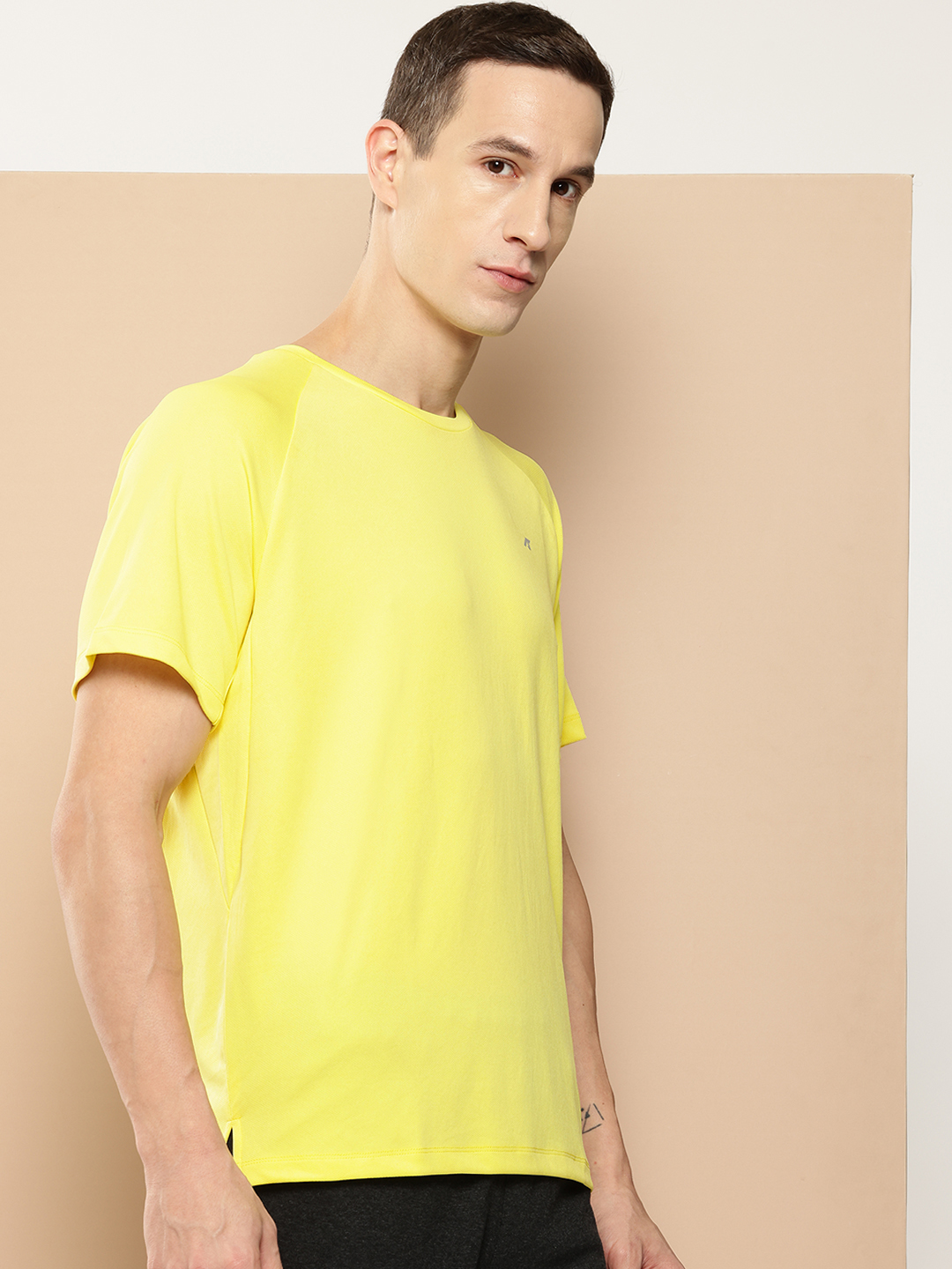 Alcis Solid Slim Fit T-shirt (2)