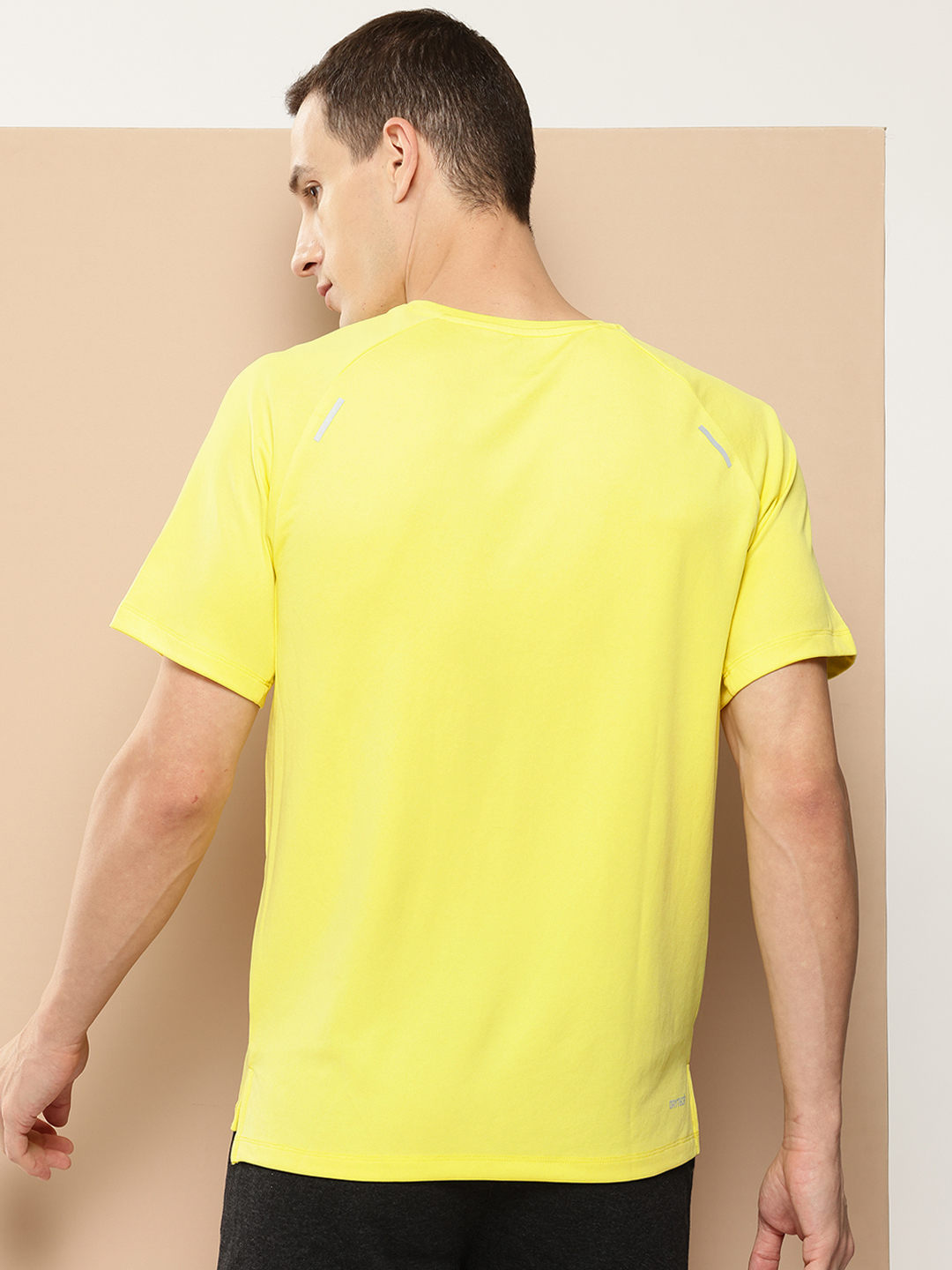 Alcis Solid Slim Fit T-shirt (3)