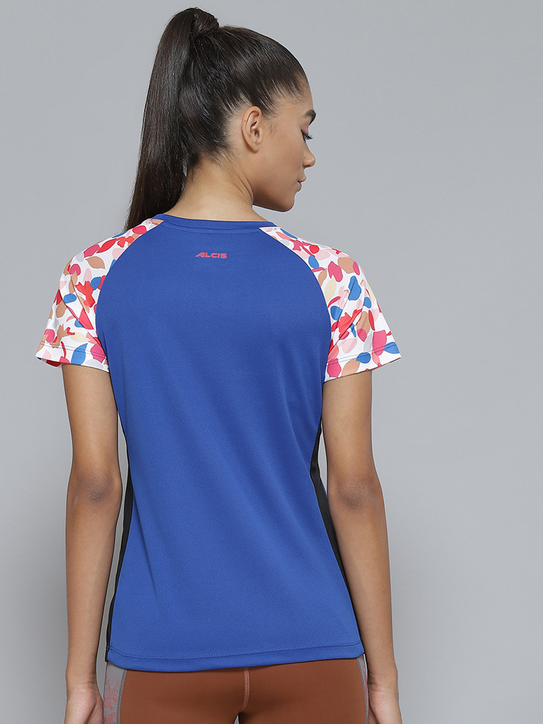 Alcis Women Blue & Pink Printed Slim Fit Sports T-shirt (3)