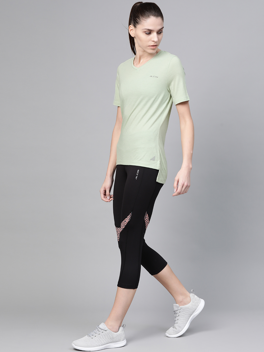 Alcis Women Green Solid V-Neck High-Low Training T-shirt (4)