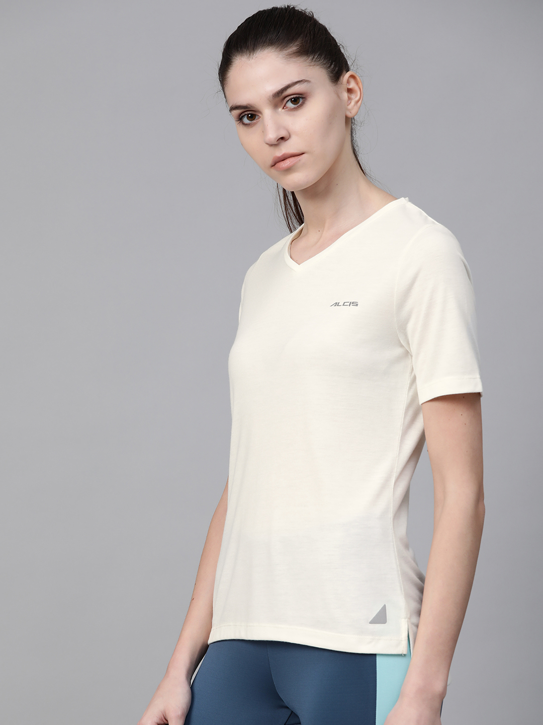 Alcis Women Off-White Solid V-Neck High-Low Training T-shirt (2)