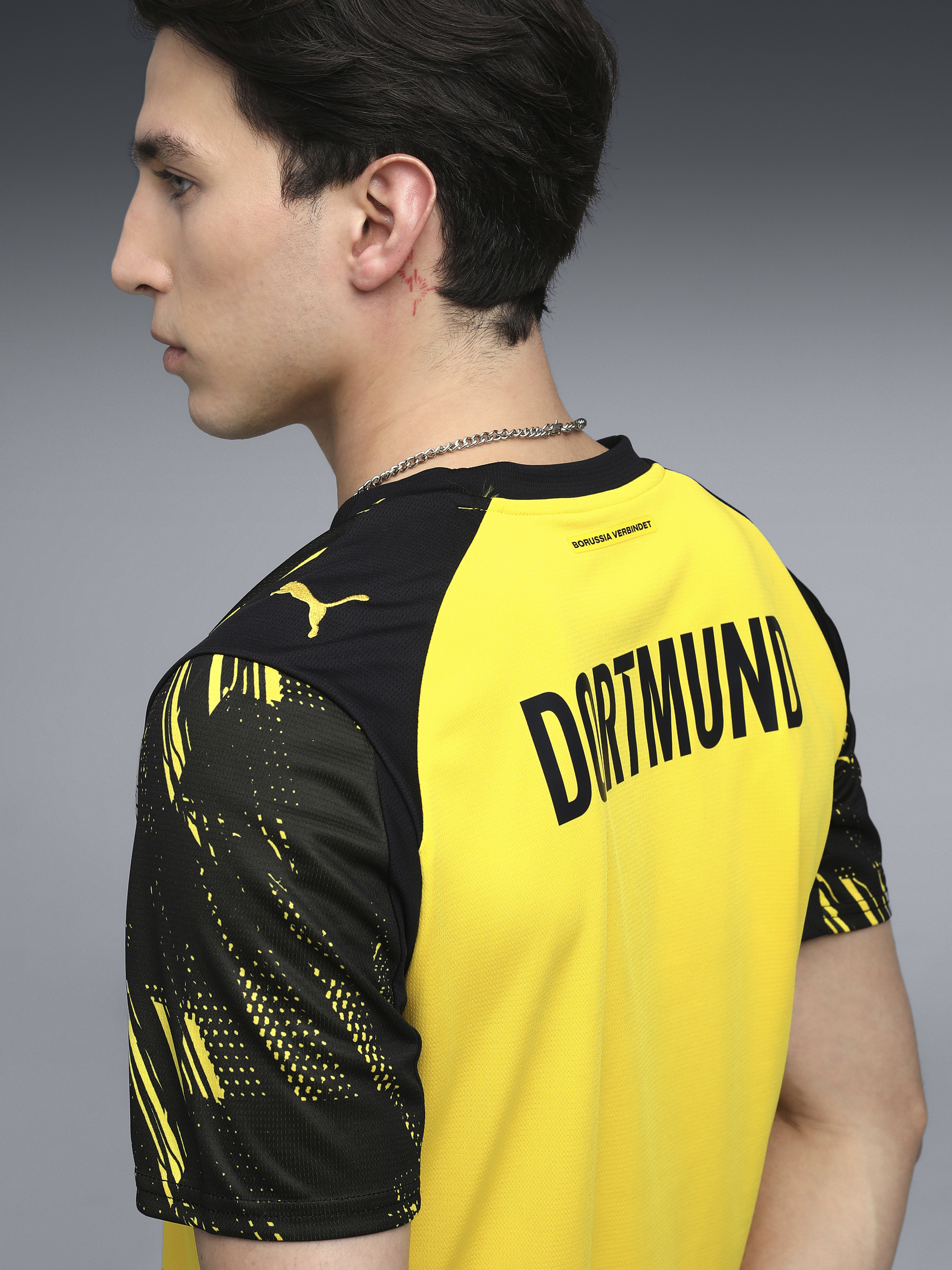 Borussia Dortmund F.C. Official Replica Breathable Signature Jersey for Men (4)