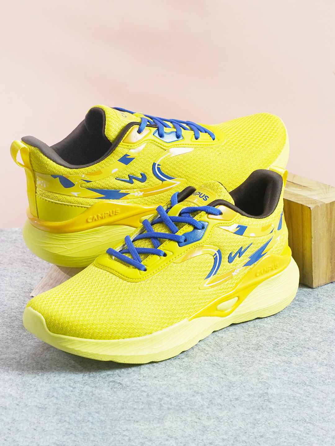 Men Camp Zone Yellow & Blue Running Shoes