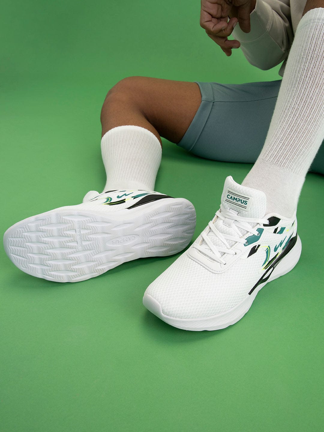 Campus Men White Camp Zone Running Shoes (1)