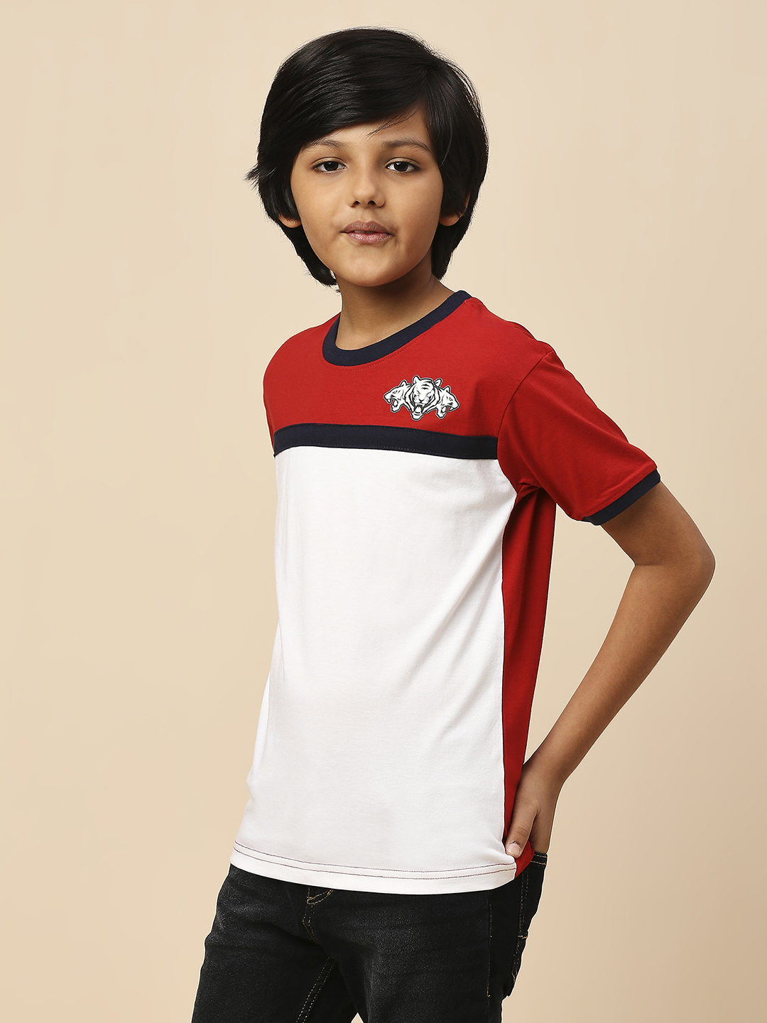 Delhi Capitals Boys White and Red Colourblocked Half Sleeves Round Neck Cotton T-Shirt (2)