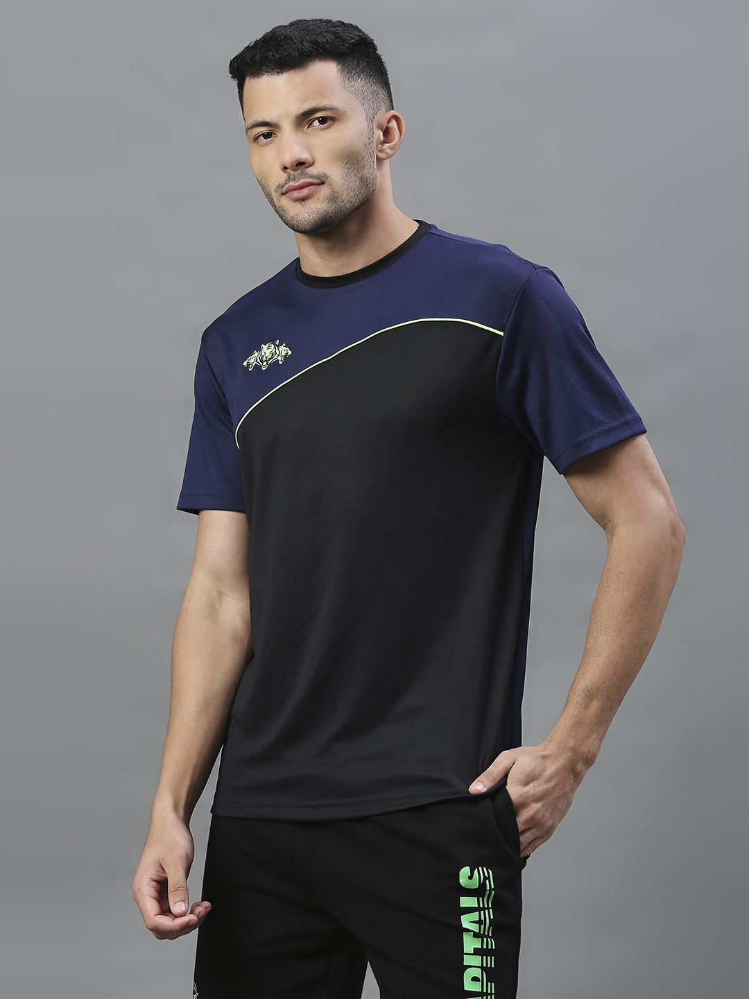 Delhi Capitals DC Official Men Black Printed Round Neck T-Shirts (4)