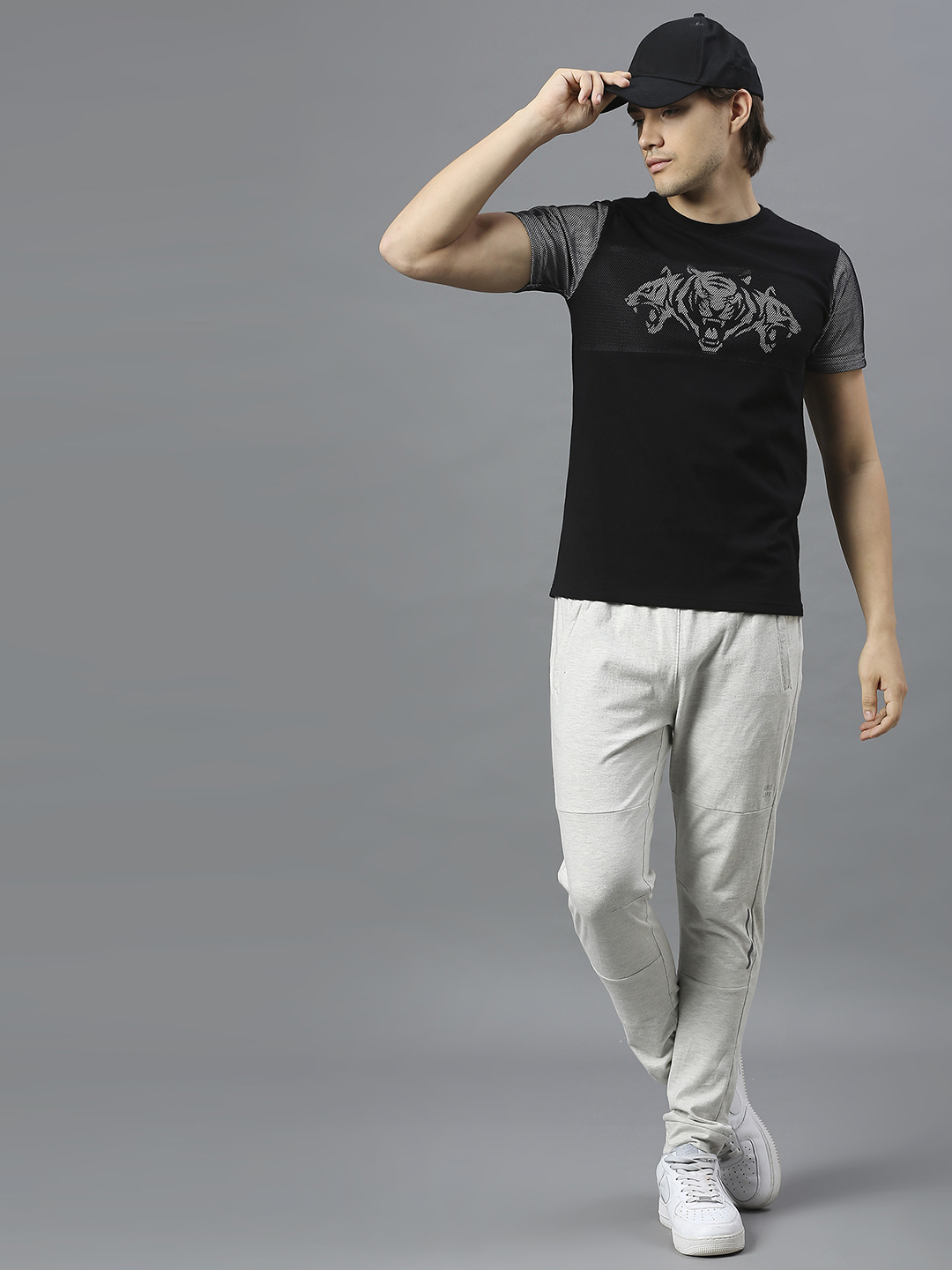 Delhi Capitals Men Black Printed Half Sleeves Round Neck Cotton T-Shirt (6)