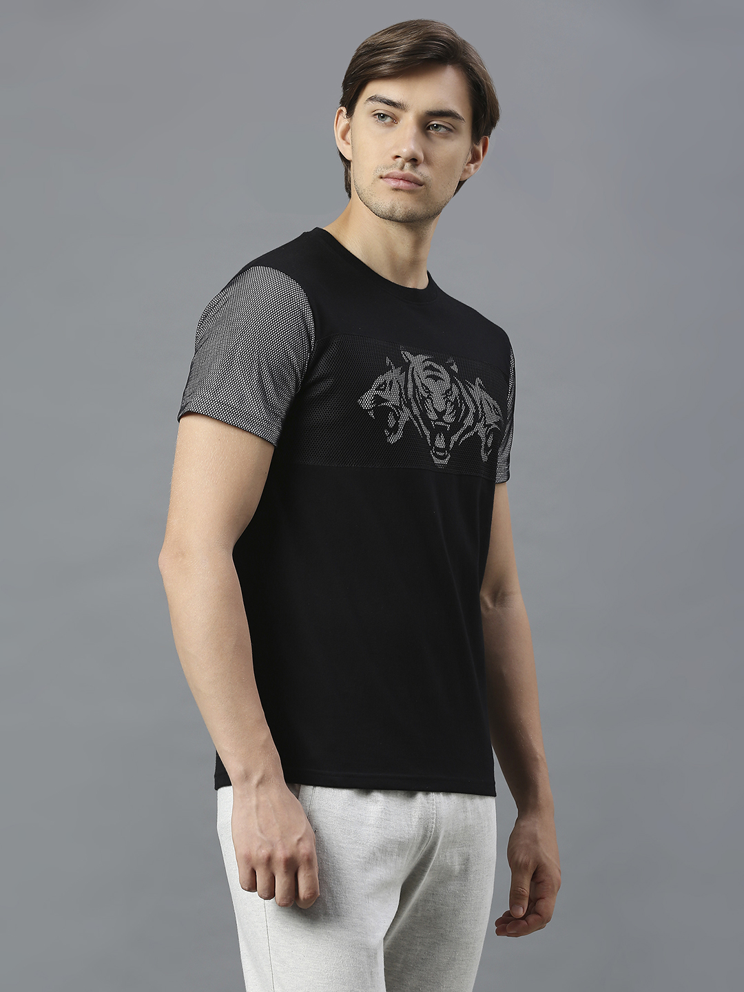 Delhi Capitals Men Black Printed Half Sleeves Round Neck Cotton T-Shirt (5)