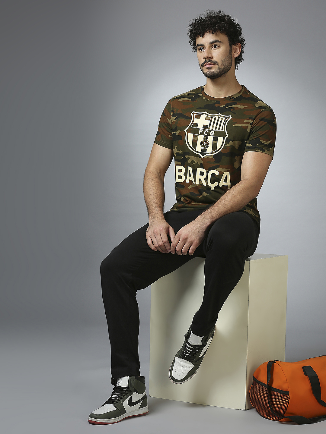 FC Barcelona FC Barcelona: Camo Print Classic Crest T-Shirt - Green (7)