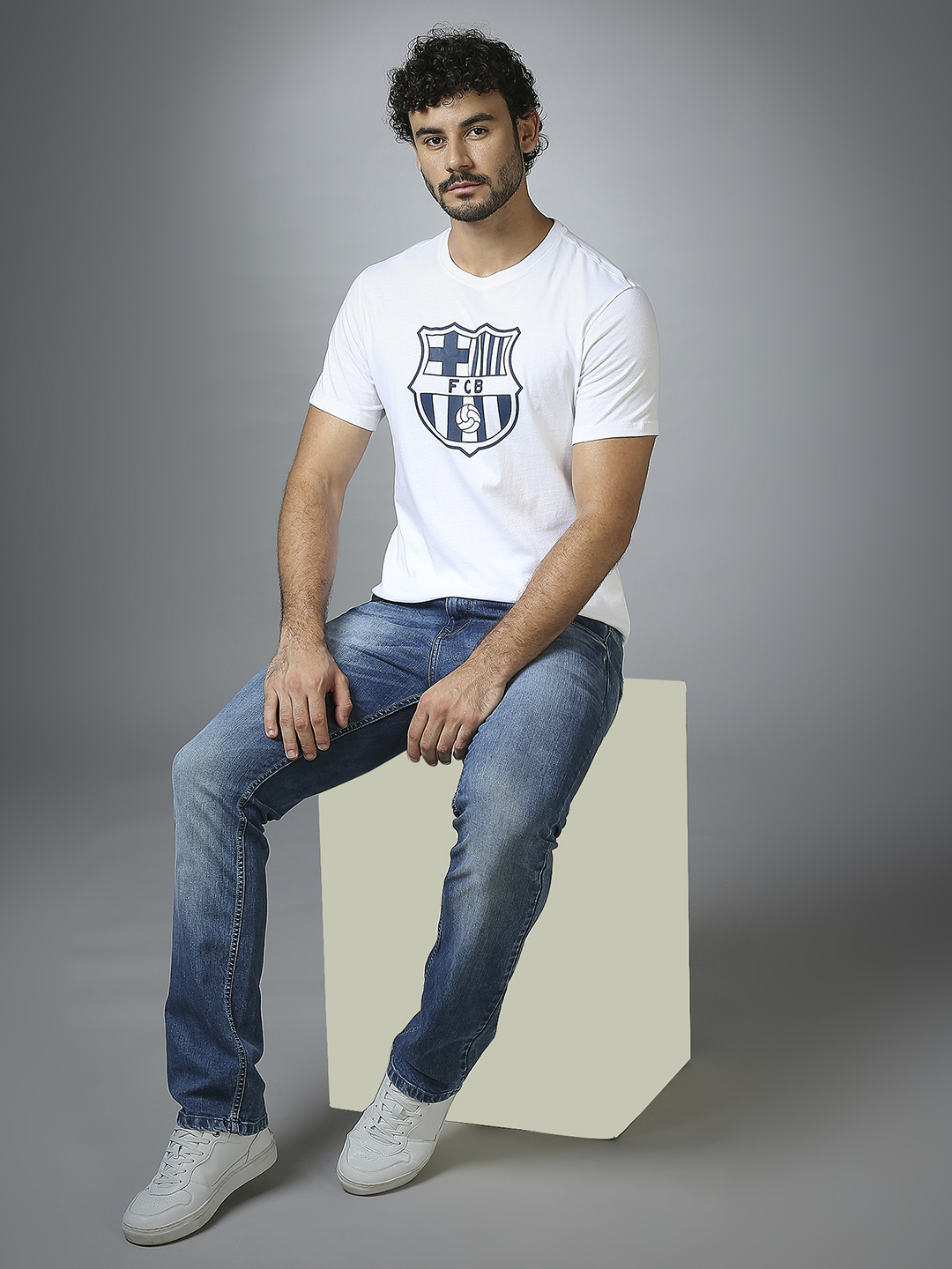 FC Barcelona FC Barcelona: Classic Crest T-Shirt - White (7)