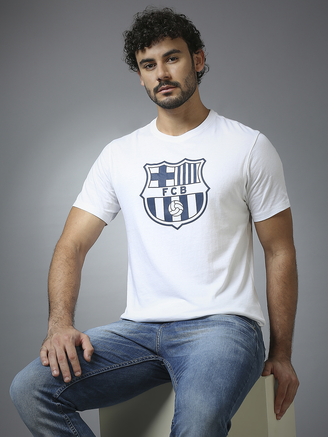 FC Barcelona FC Barcelona: Classic Crest T-Shirt - White (8)
