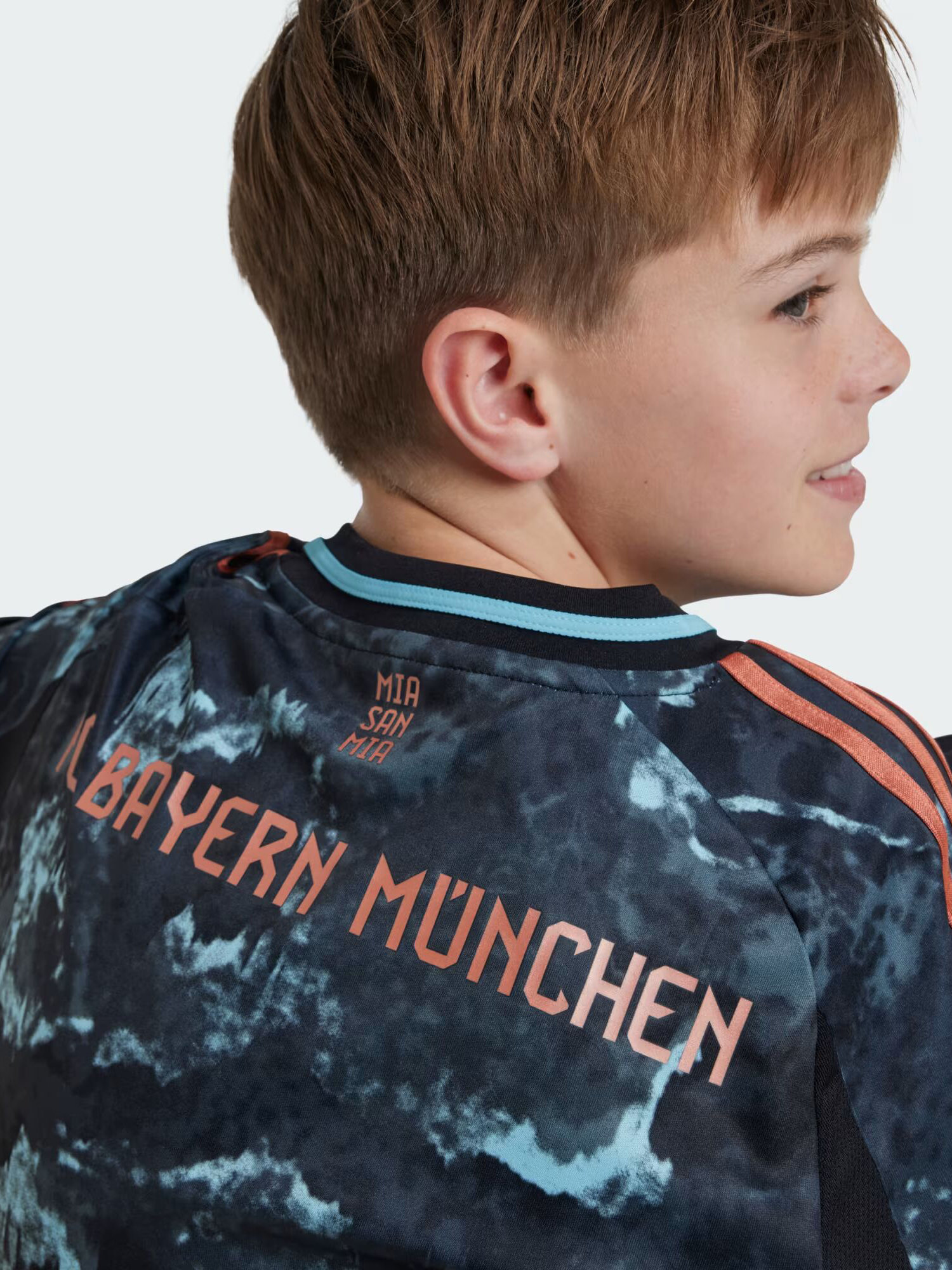 FC Bayern Munich Official Away Jersey-24/25 (2)