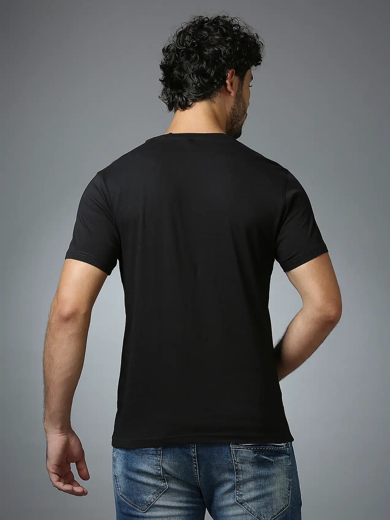 Gujarat Titans Men Black Logo Printed Half Sleeves Round Neck Cotton T-Shirt (2)