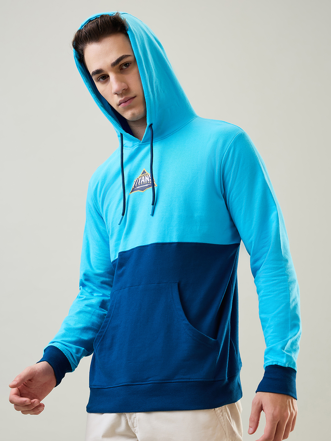 Gujarat Titans Men Navy and Lt. Blue Colourblocked Full Sleeves Hooded Sweatshirt  (3)