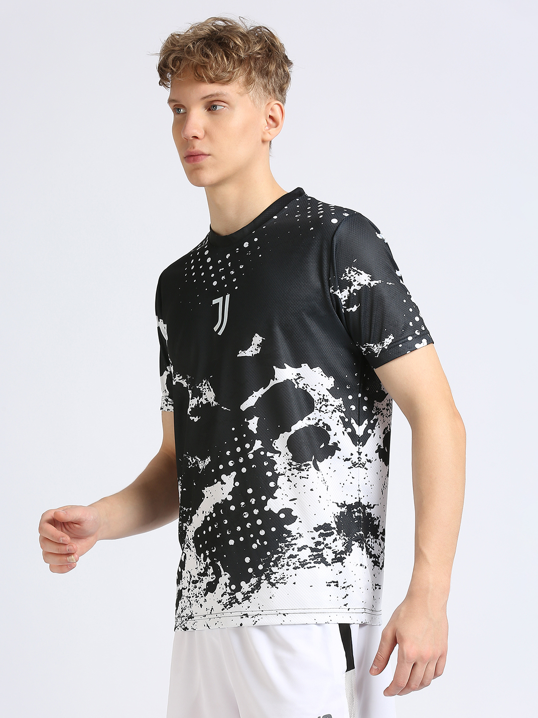 Juventus F.C. Men Black and White AOP Round Neck Cotton T-shirt (2)