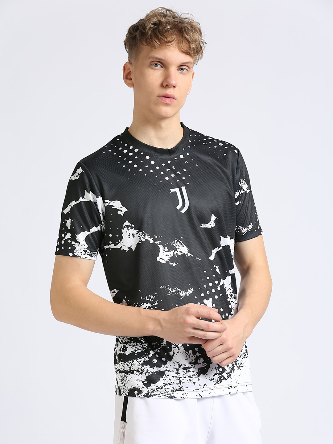 Juventus F.C. Men Black and White AOP Round Neck Cotton T-shirt (3)
