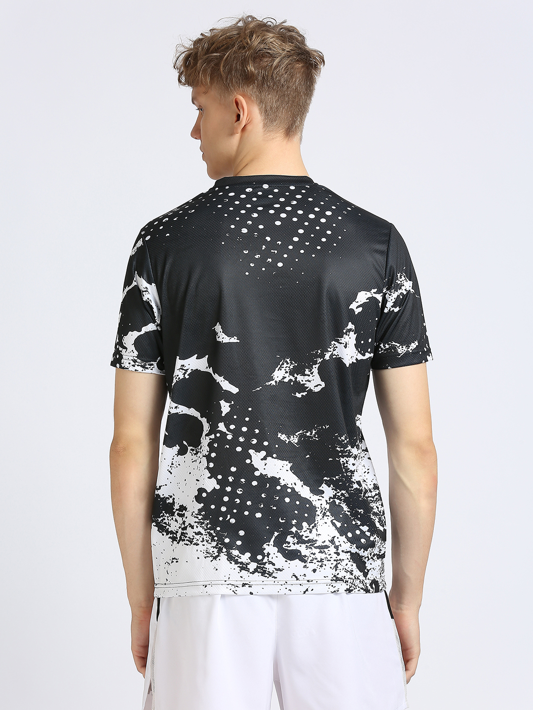 Juventus F.C. Men Black and White AOP Round Neck Cotton T-shirt (4)