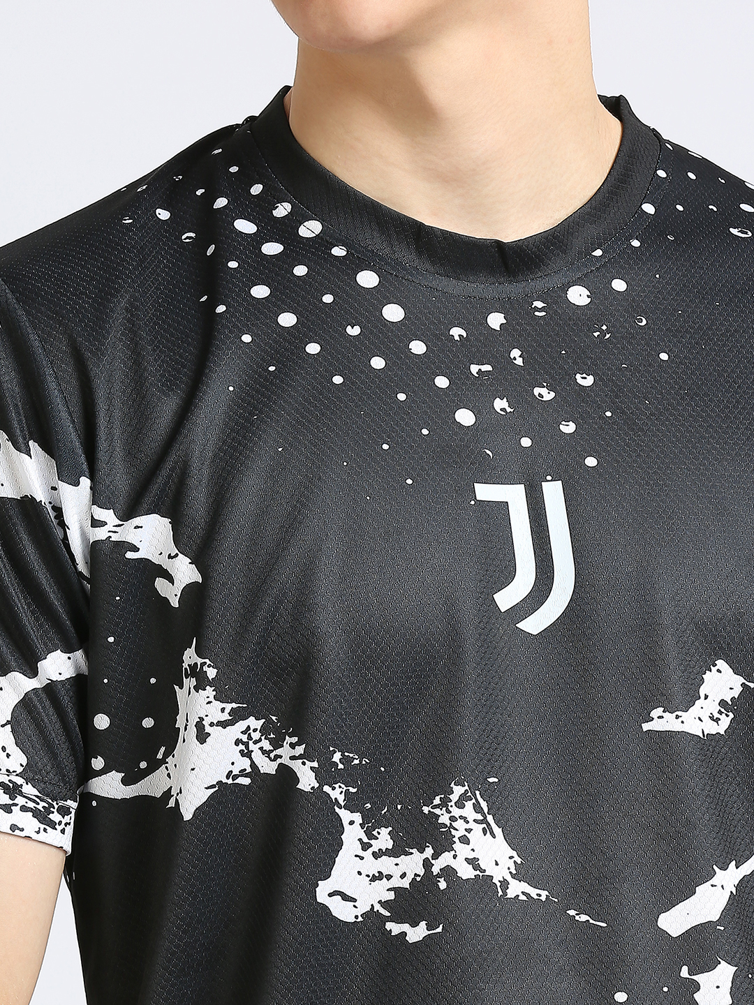 Juventus F.C. Men Black and White AOP Round Neck Cotton T-shirt (5)