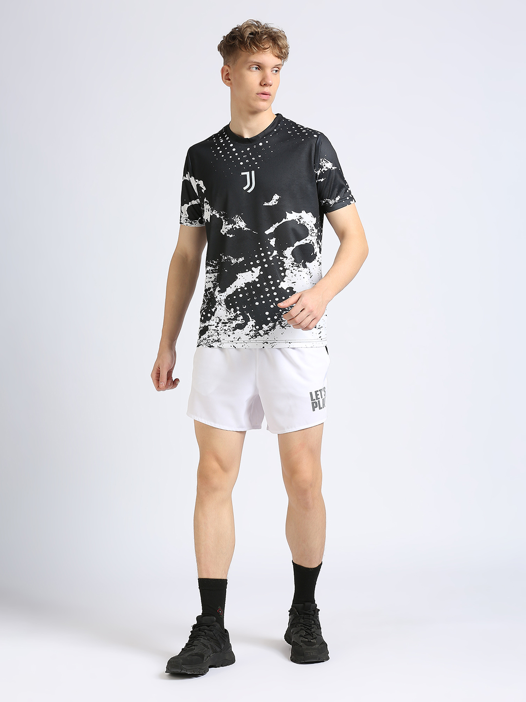 Juventus F.C. Men Black and White AOP Round Neck Cotton T-shirt (6)