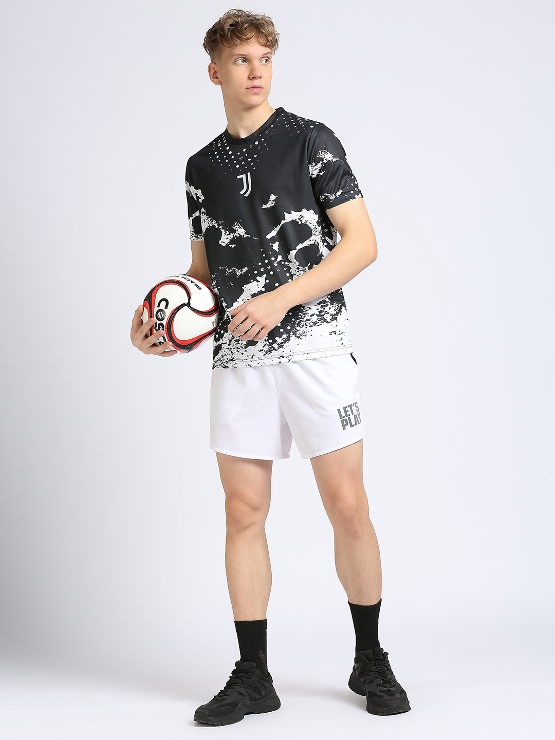 Juventus F.C. Men Black and White AOP Round Neck Cotton T-shirt (7)