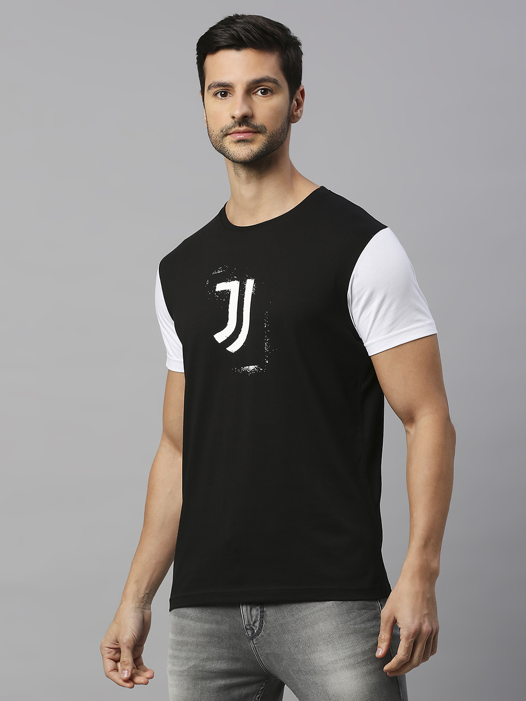 Juventus F.C. Men Black and White Colorblocked Logo Printed Round Neck Cotton T-shirt (3)