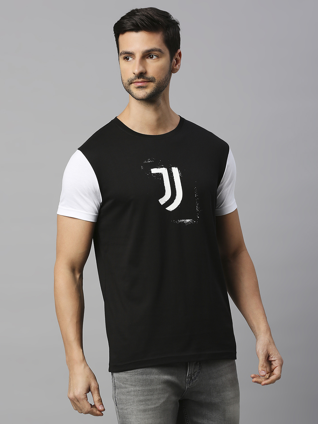Juventus F.C. Men Black and White Colorblocked Logo Printed Round Neck Cotton T-shirt (4)