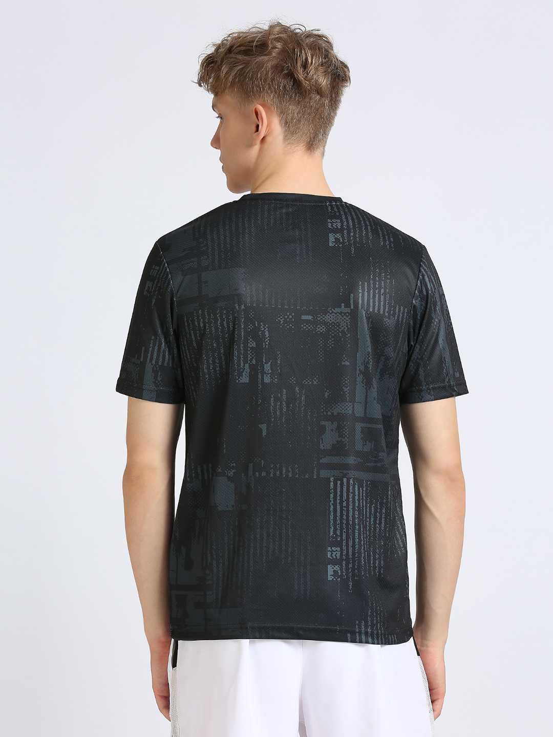 Juventus F.C. Men Black and White Typography Logo Printed Round Neck Cotton T-shirt (4)