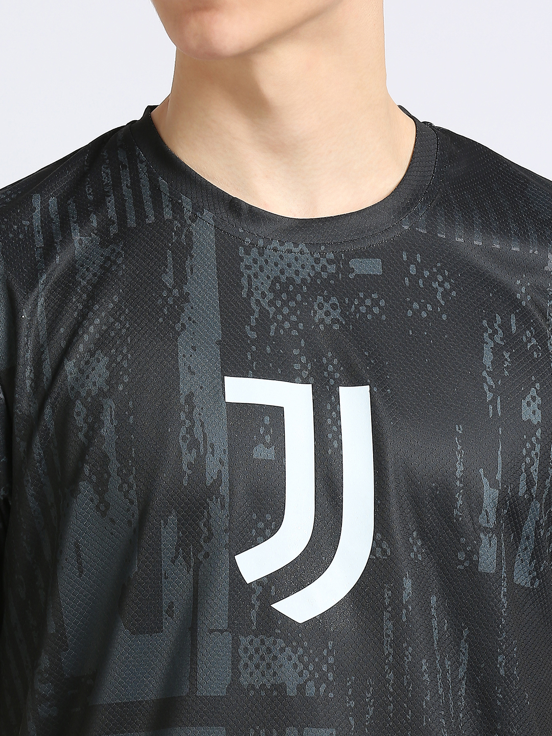 Juventus F.C. Men Black and White Typography Logo Printed Round Neck Cotton T-shirt (5)