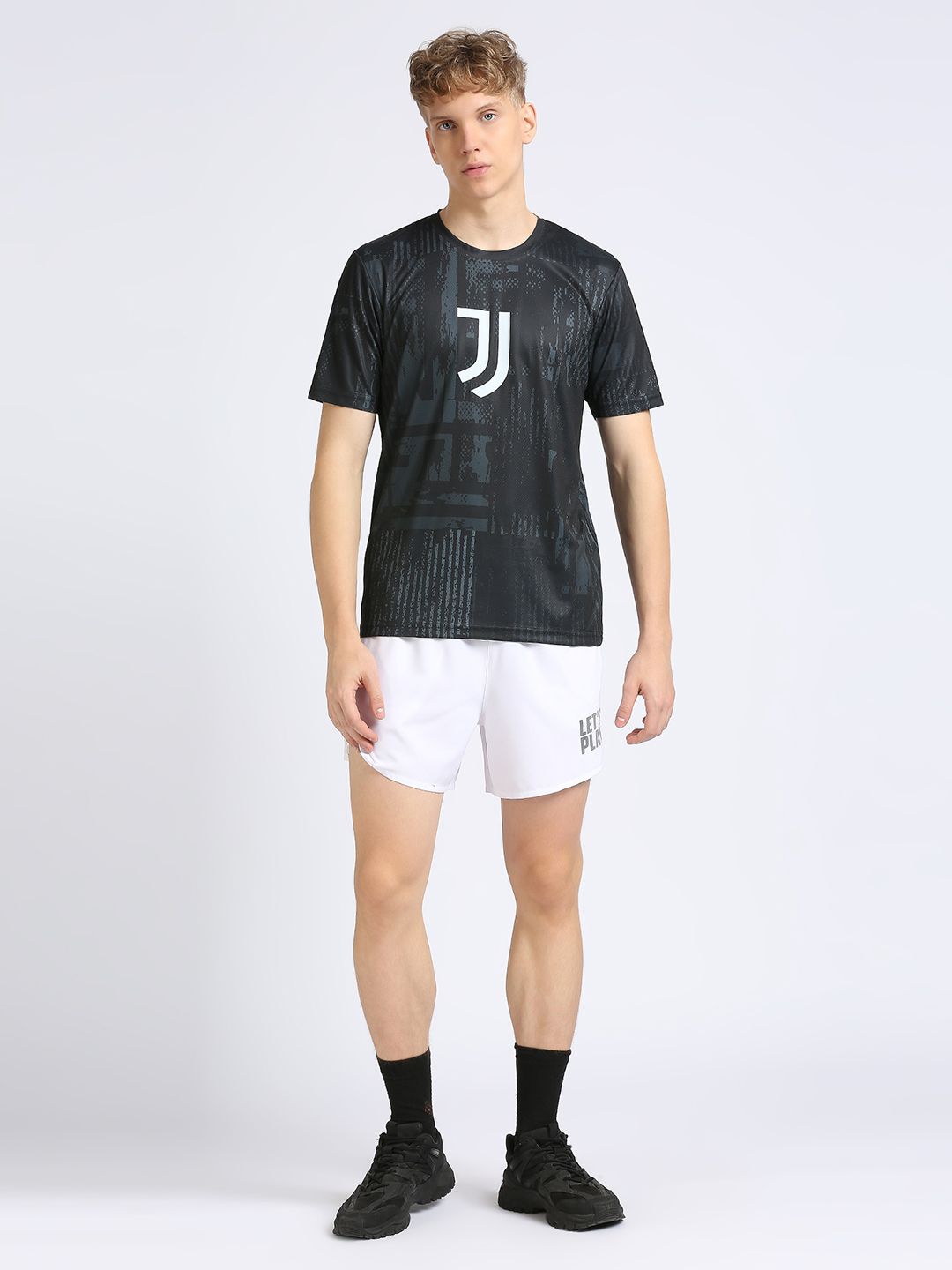 Juventus F.C. Men Black and White Typography Logo Printed Round Neck Cotton T-shirt (6)