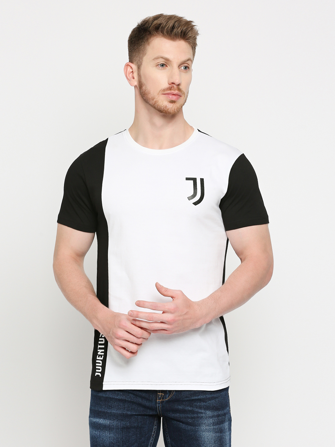 Juventus F.C. Men White and Black Colorblocked Logo Printed Round Neck Cotton T-shirt (1)