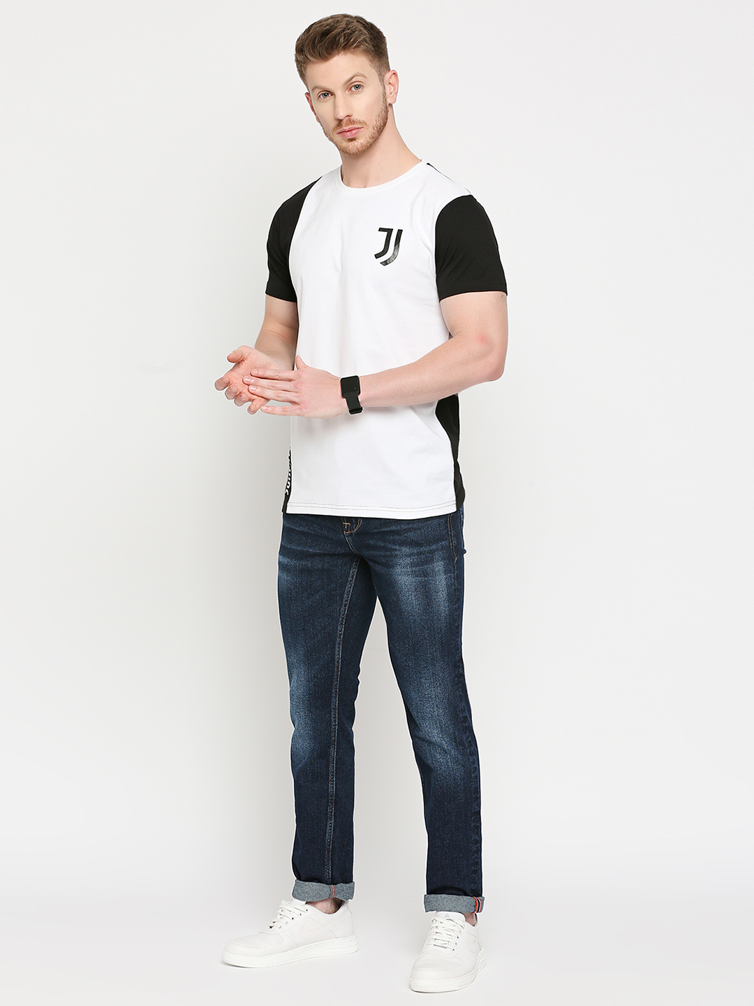 Juventus F.C. Men White and Black Colorblocked Logo Printed Round Neck Cotton T-shirt (5)