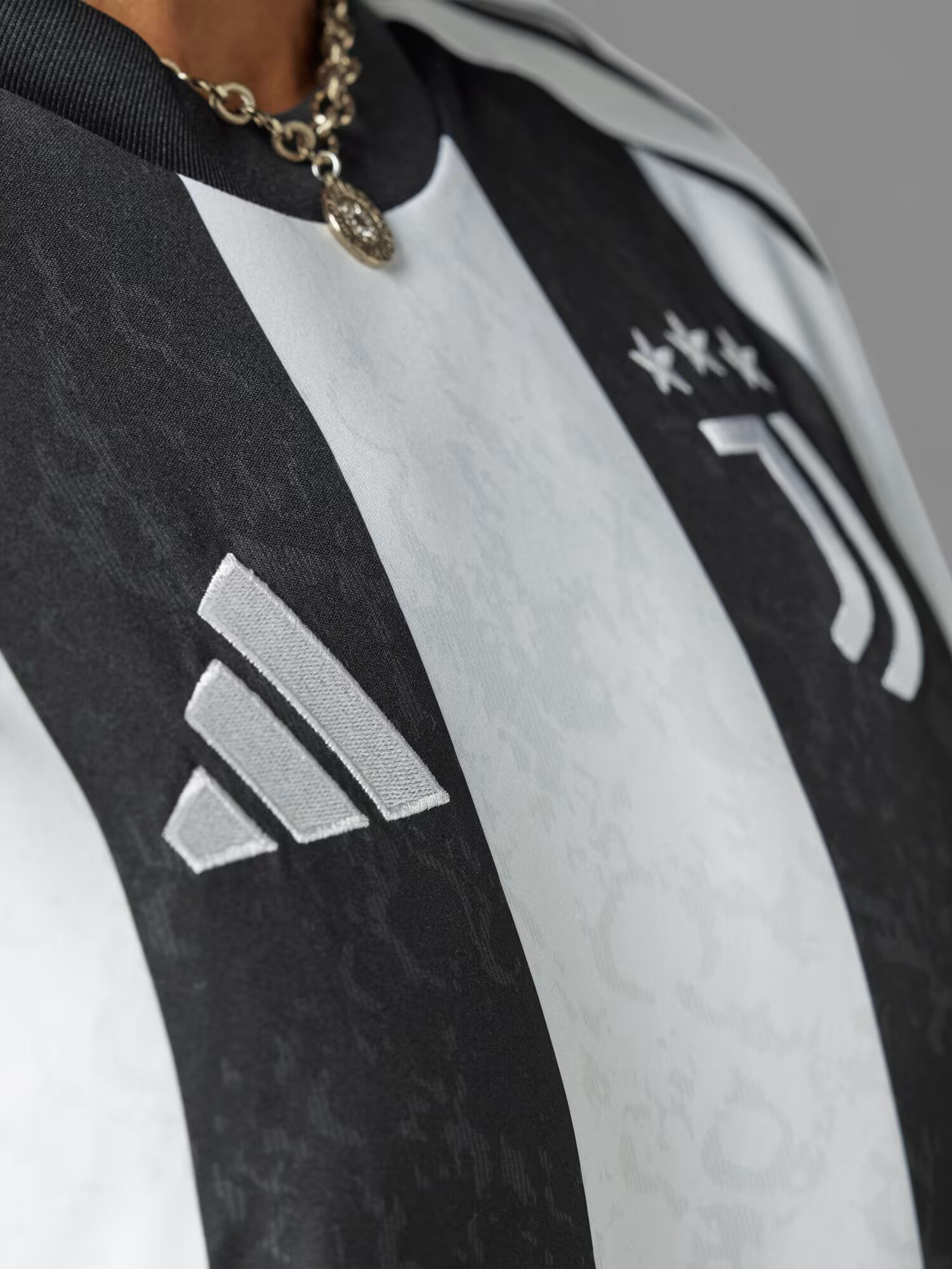 Juventus F.C. Official Home Jersey-24/25 (4)