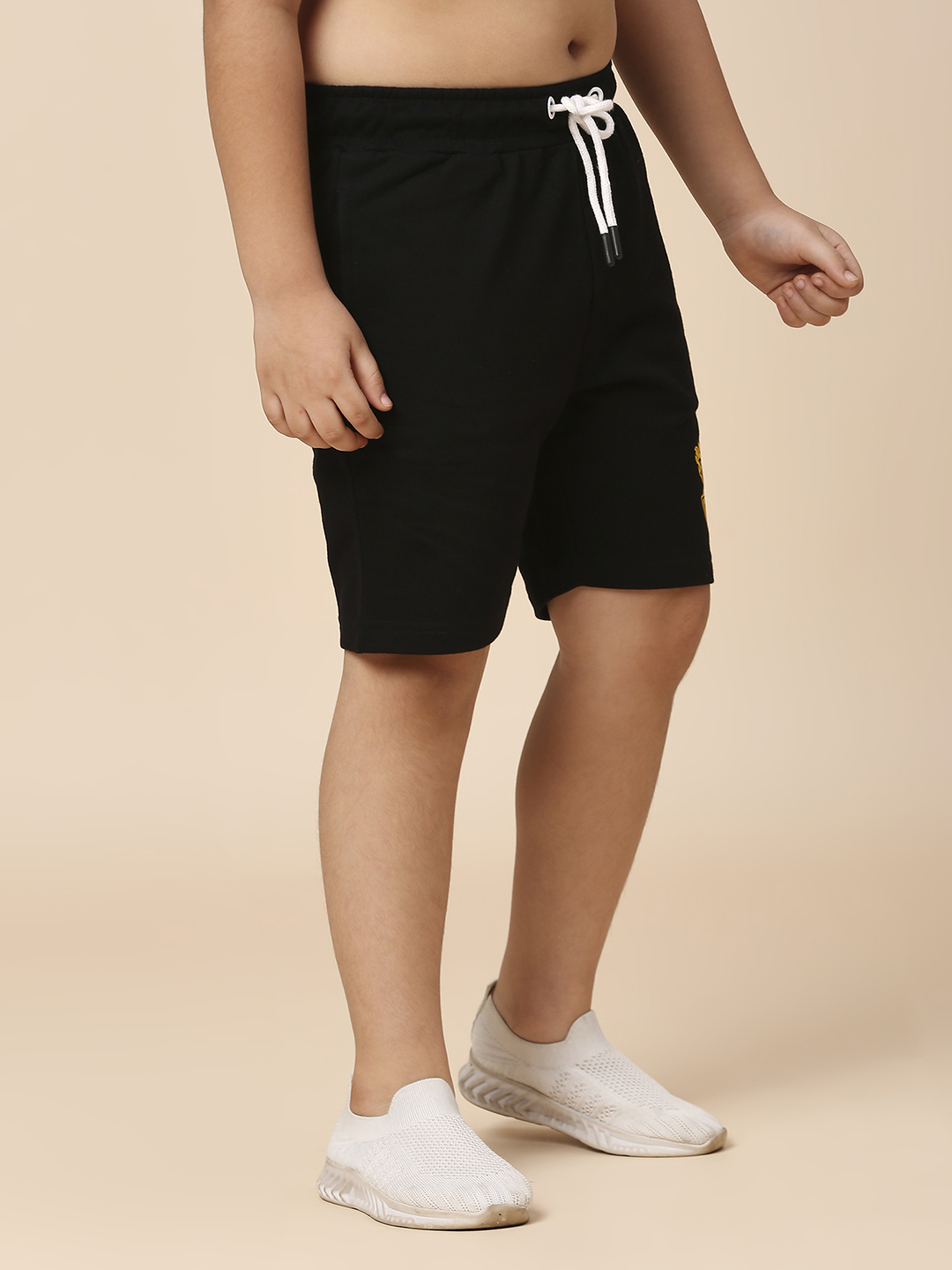 Kolkata Knight Riders Boys Black Logo Printed Mid-Rise Active Sports Shorts (3)