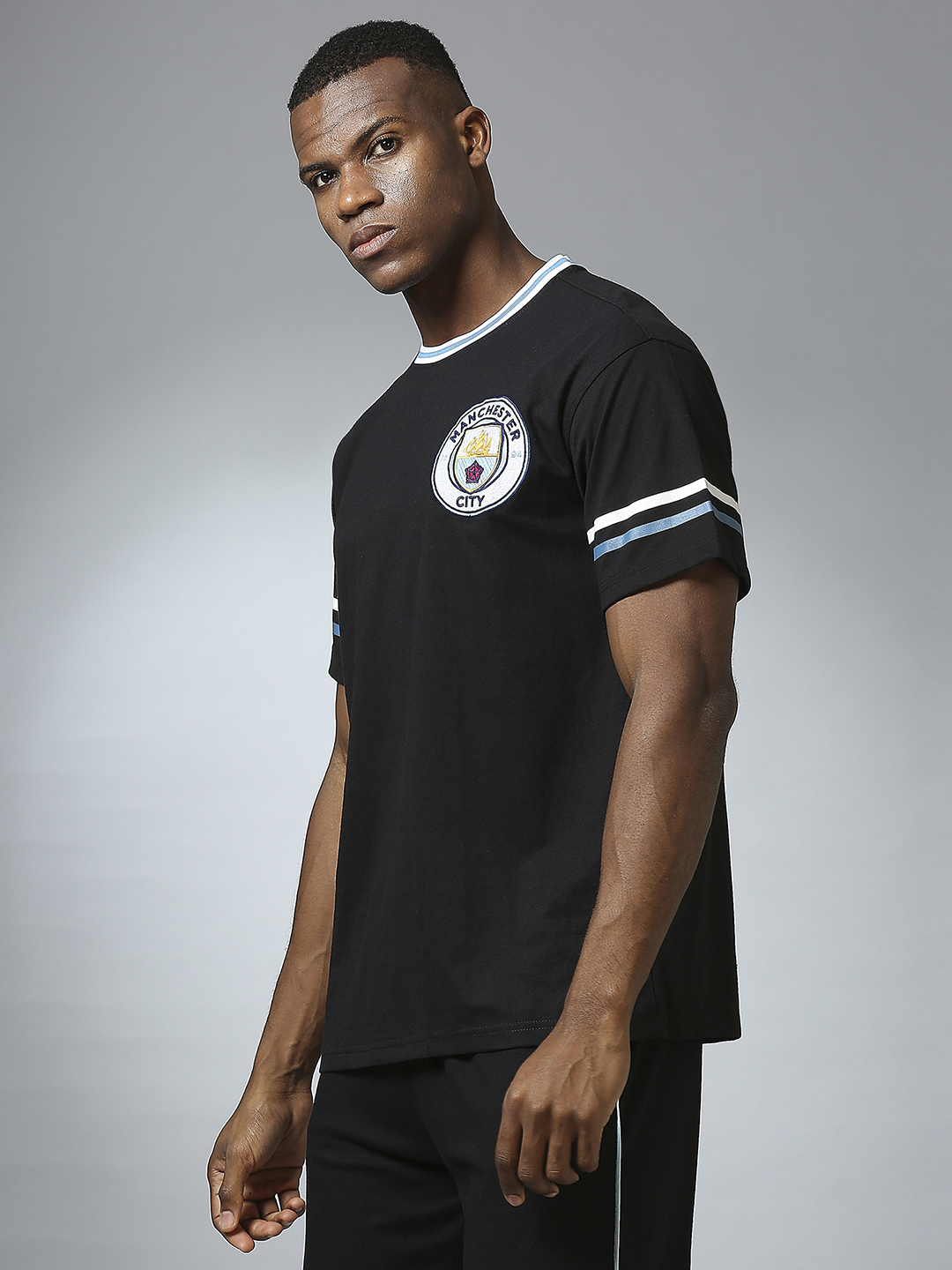 Manchester City F.C. Men Black Printed Half Sleeves Round Neck Oversized Classic Crest T-Shirt (2)